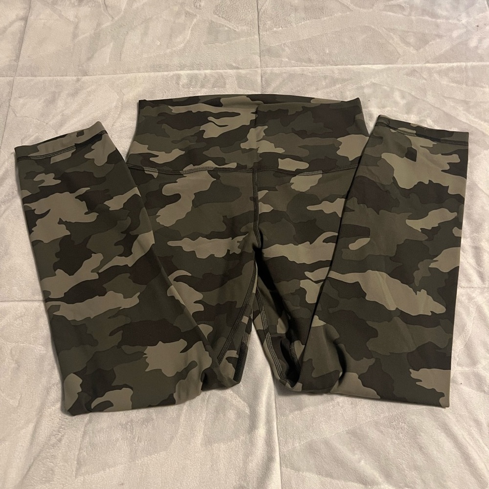NWOT, Lululemon Camo Green ALIGN HR PANT 23” - Picture 2 of 5
